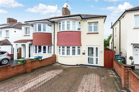 1 Bedroom Flat for sale in Sidcup, Woodville Grove Welling DA16, DA16 3QA, 135000. . 3 bedroom house for sale in welling